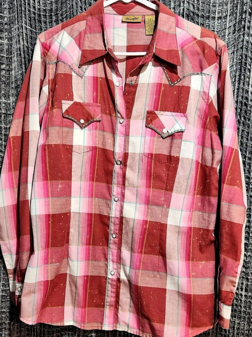 Wrangler Ladies Size L Plaid Western Shirt in Red & Pink